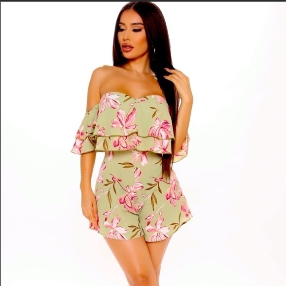 Fashion Nova Pants - • Floral Romper

• Ruffle Detail
• Hidden Back Zipper
• 100% Polvester